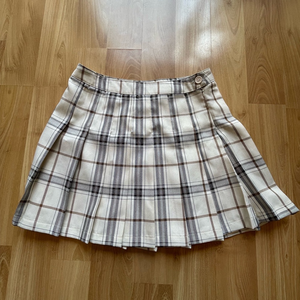 Pleated plaid mini skirt